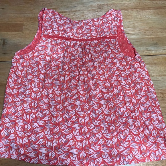 sleeveless top - Picture 2 of 4